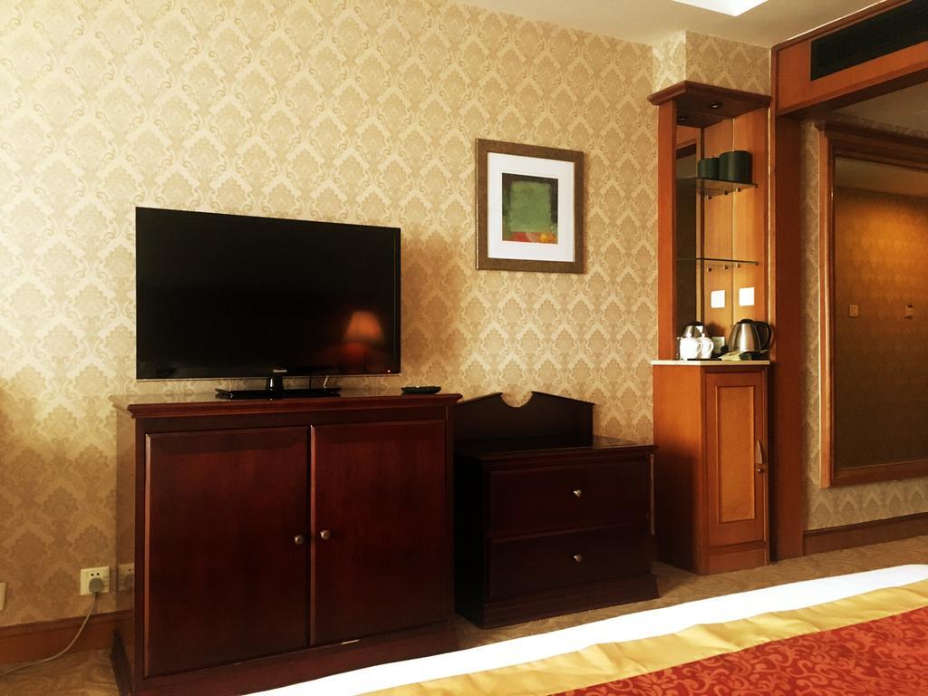 Central Plaza Hotel Далиен Екстериор снимка