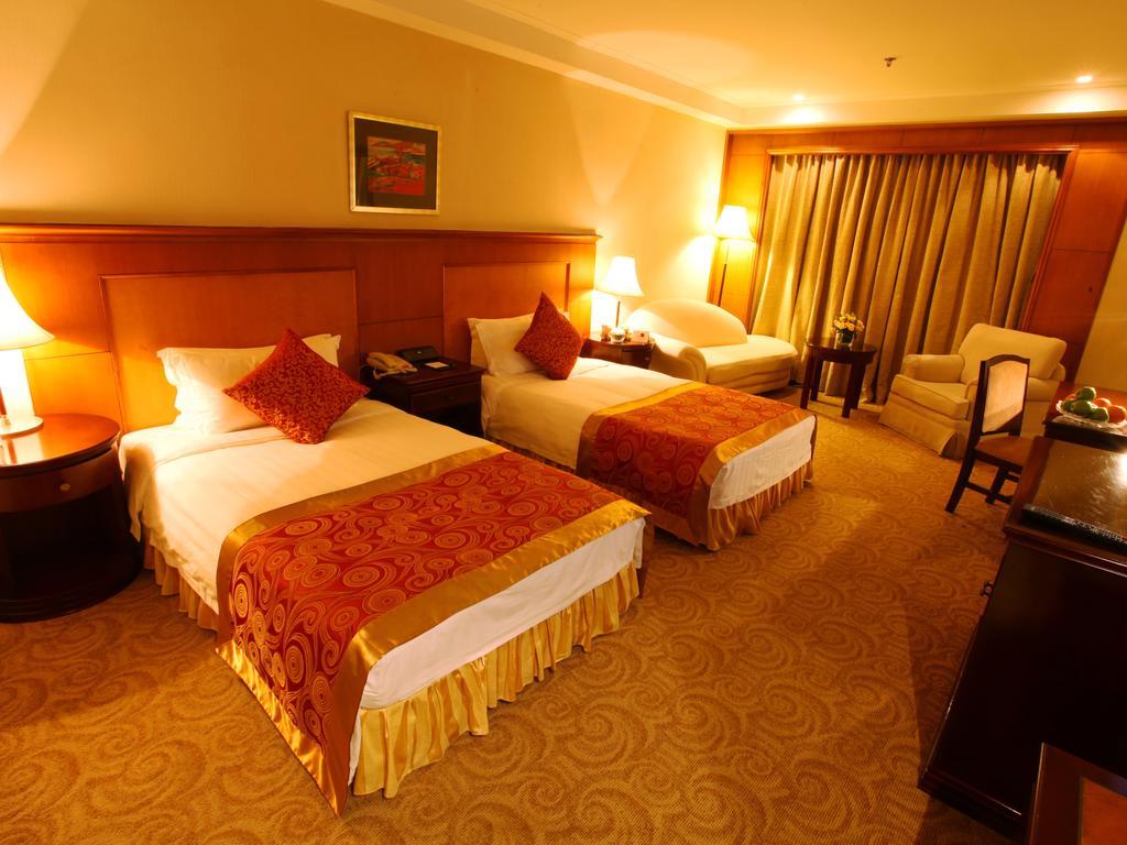 Central Plaza Hotel Далиен Екстериор снимка