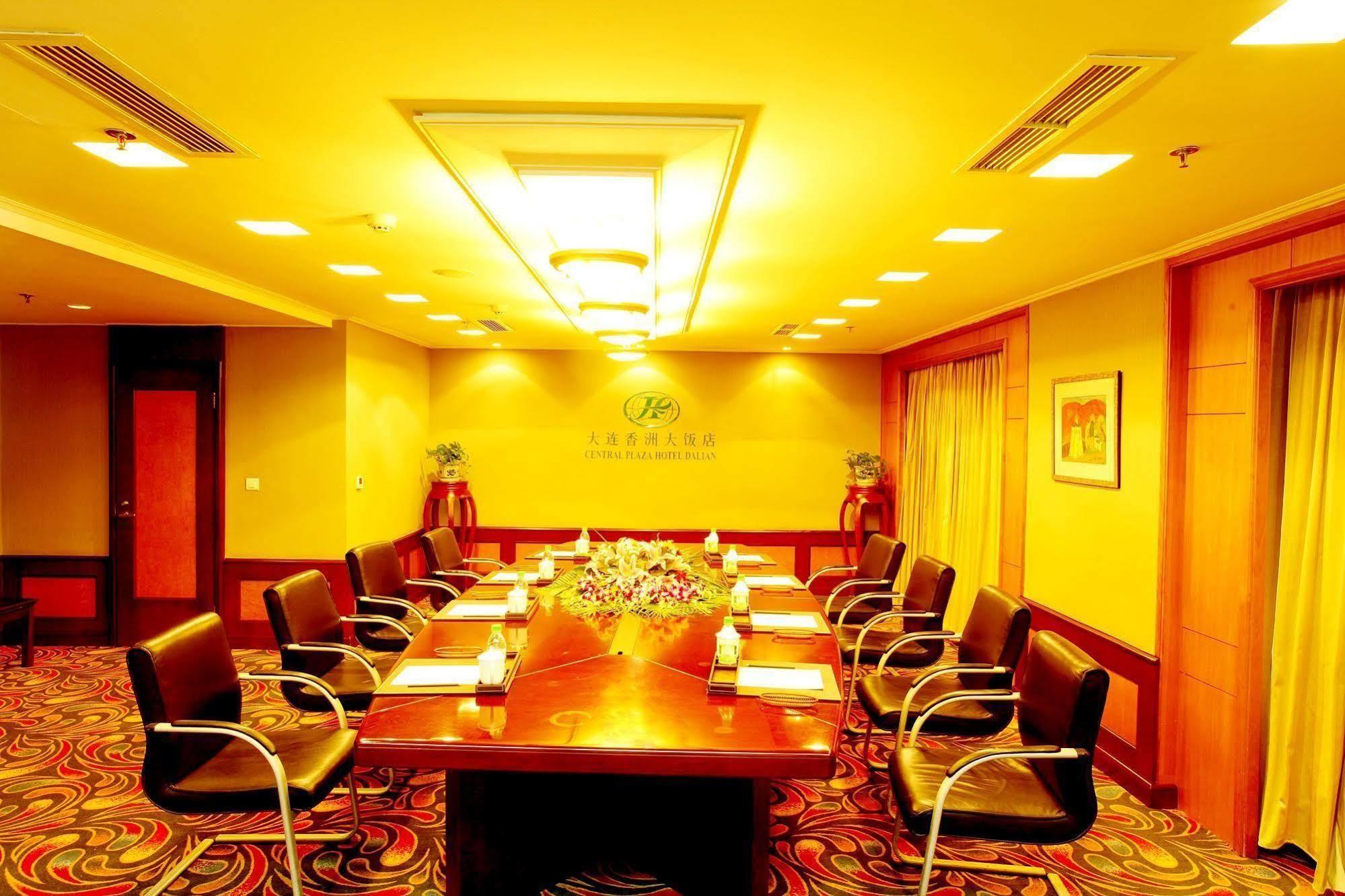 Central Plaza Hotel Далиен Екстериор снимка
