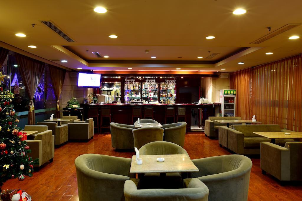 Central Plaza Hotel Далиен Екстериор снимка